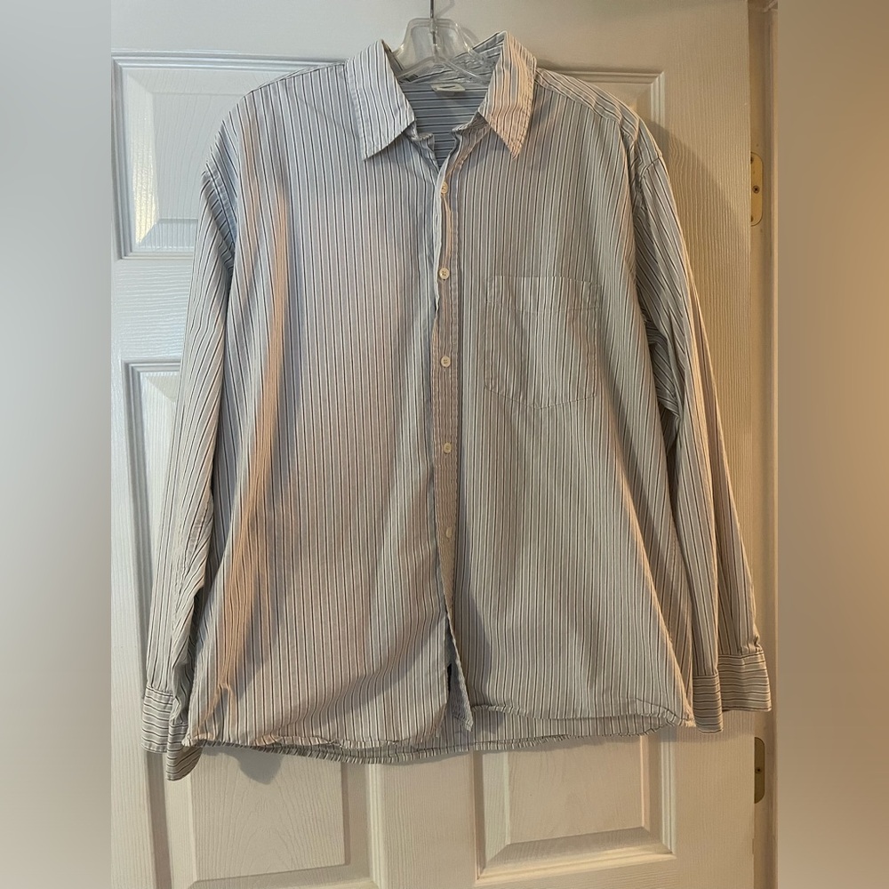 Old Navy Medium White Light Blue Dark Grey Striped Button Down Shirt